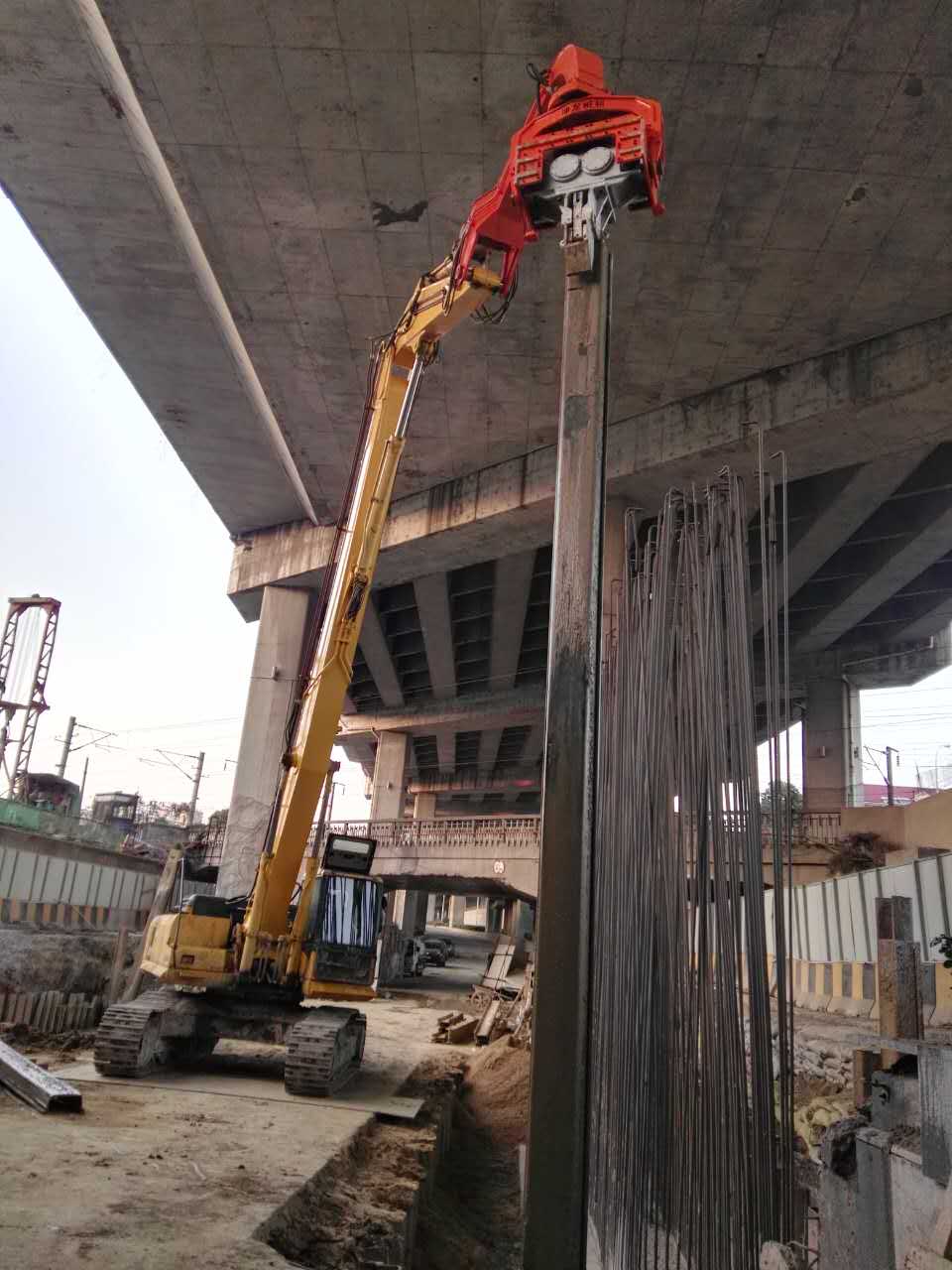 拉森鋼板樁夾樁、扶樁、打樁